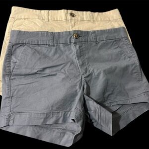 Pair of Old Navy Women's Shorts - gray and Cream size 10